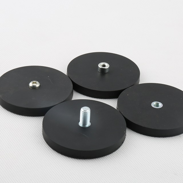 Screwed bush Neodymium rubber coated magnet